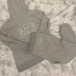 GREY GAP SWEAT SUIT